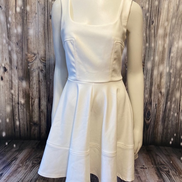 Lulu’s Mini Dress - Picture 1 of 9